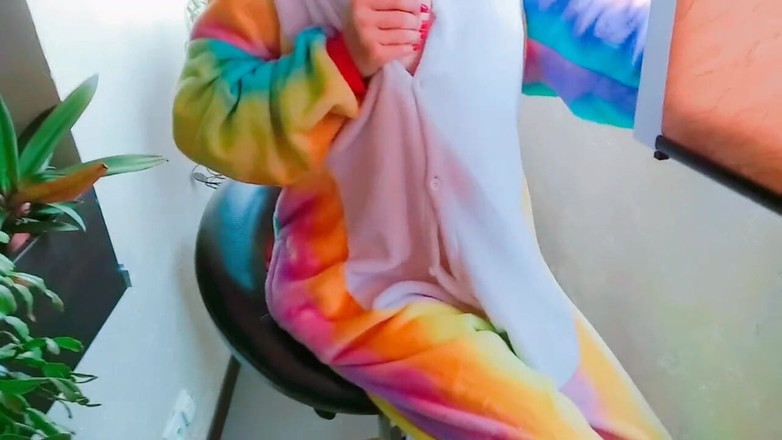 Taboo Room: 继妹让我在需要的时候抚摸她的身体