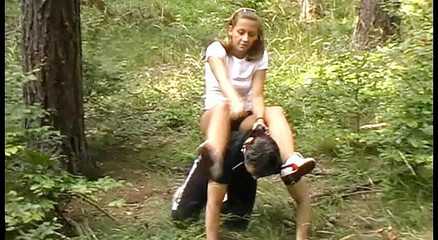 Femdom Austria: Jízda v lese