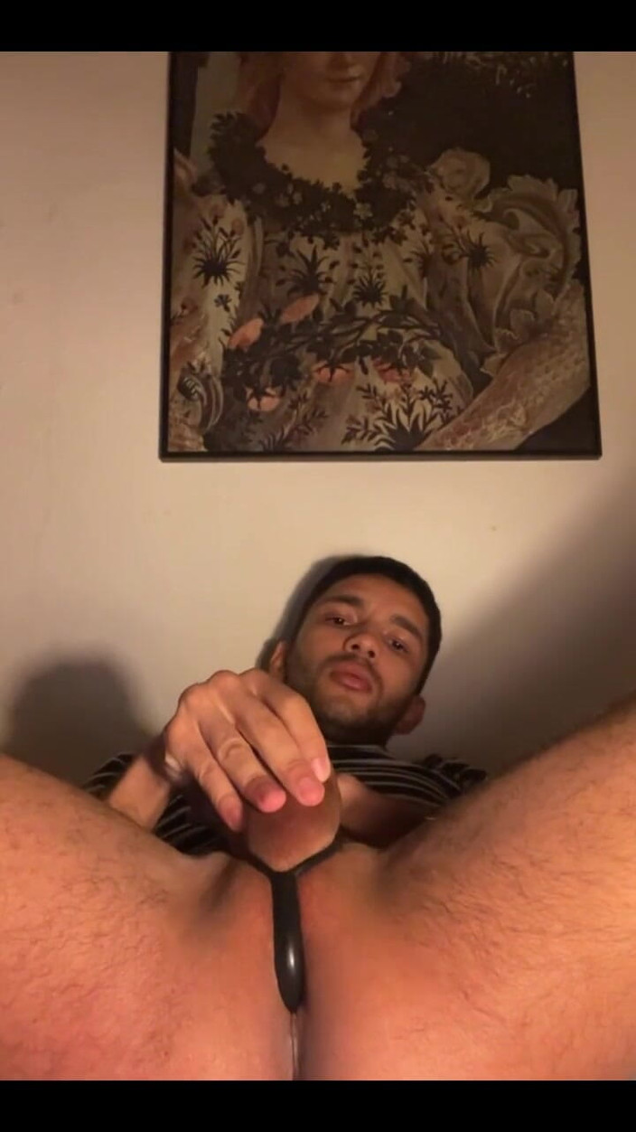 Bernardo Bugatti: N cewek sange ini lagi asik n cewek sange ini...