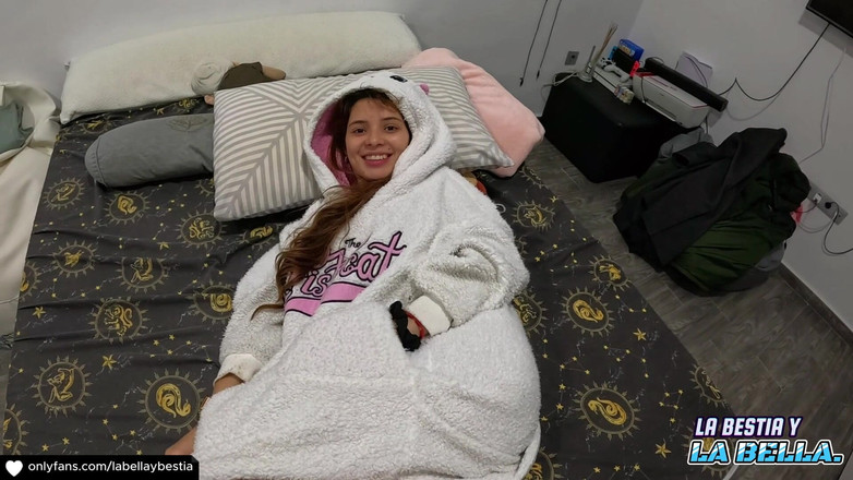 Labestiaylabella: 寒いから友達の彼氏に暖かくしてほしいと頼みましたが、彼はセックスを望み、私はそれを受け入れました。