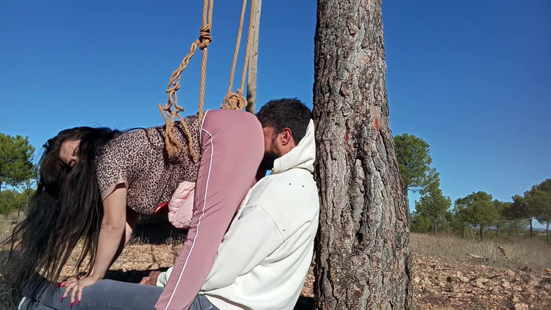 fartingclub01: Пукає йому в обличчя, поки я дрочу це між моєю дупою та деревом