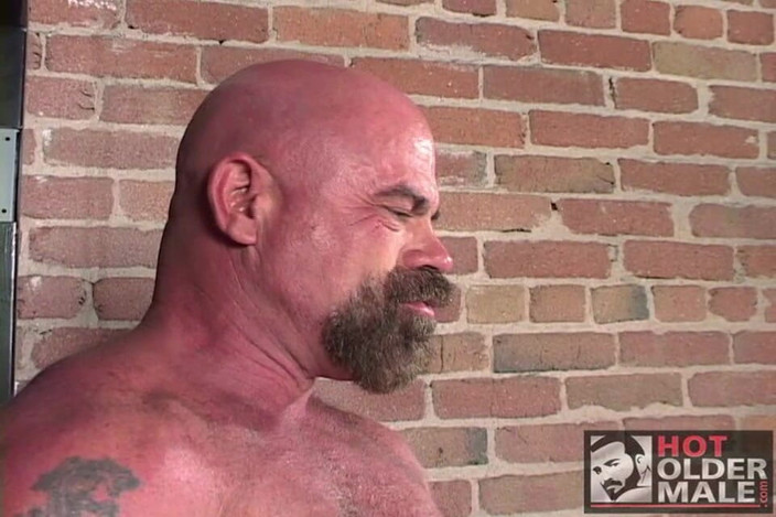 Pantheon men: Patrigno Hunt 2: caricamento del cazzo