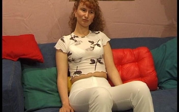 YOUR FIRST PORN: Honig Bienchen 4 - Rothaarige ジーナ ミツバチ4 - 赤毛ジーナ