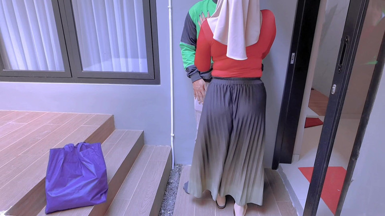 Nadalyne: Anne's Wedding Dress Is Adorable on the Porch