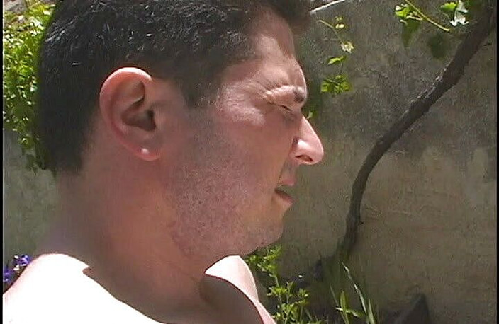 CBD Media: Modelowa dziewczyna z uśmiechniętą twarzą ssie dużego twardego kutasa i...