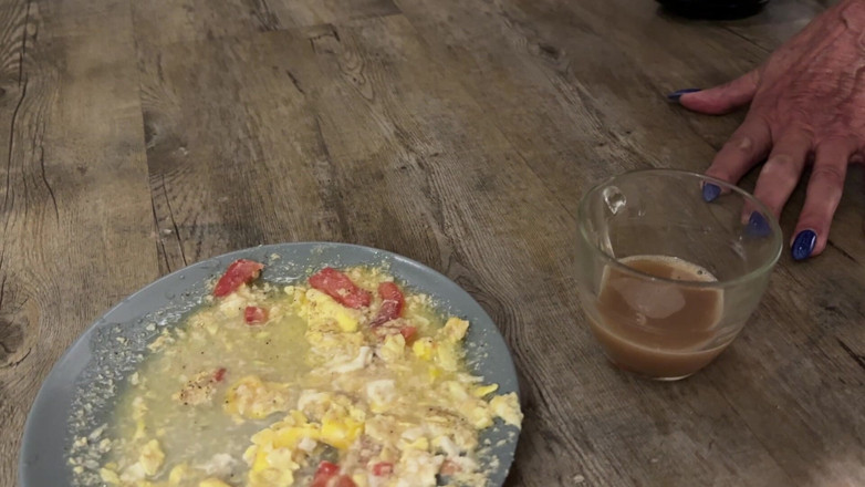 NaomiPerv: Trans Mistress Naomiperv Makes Breakfast for You Using a Speculumher...
