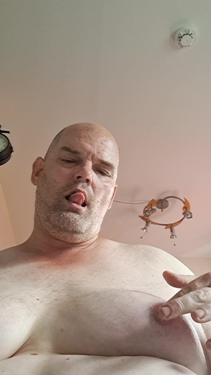 Fickspecht: The Bitch Is Fingering Again
