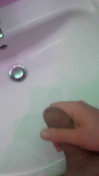 Mica M: Solo-handjob 18+