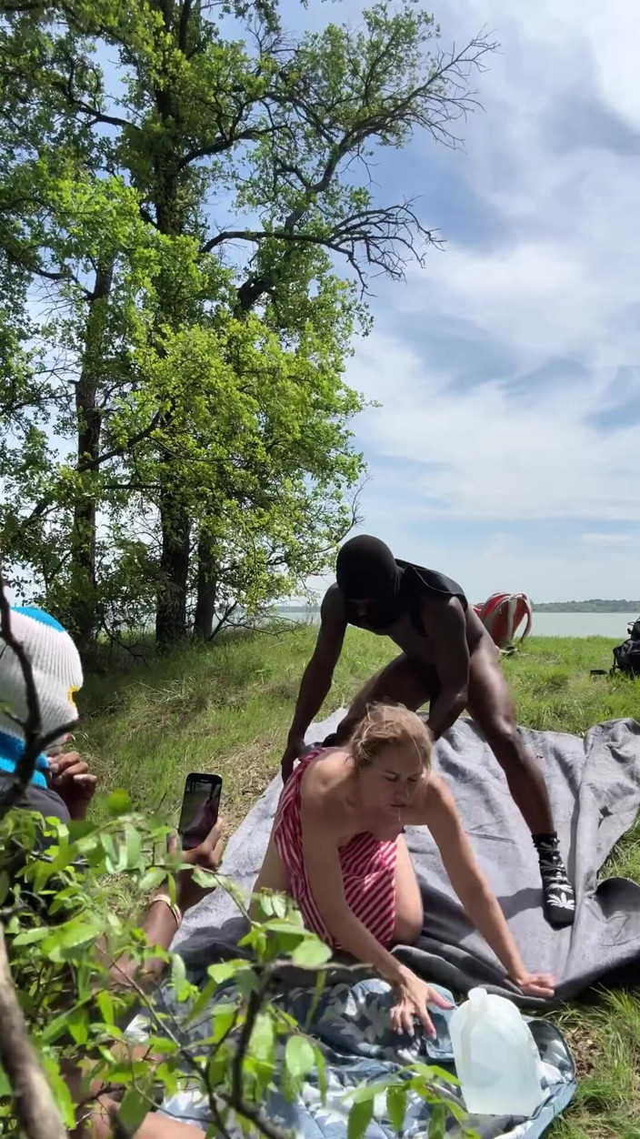 Jackrackemxxx: Dietro le quinte - MILF e 2 bbc doppio anale picnic