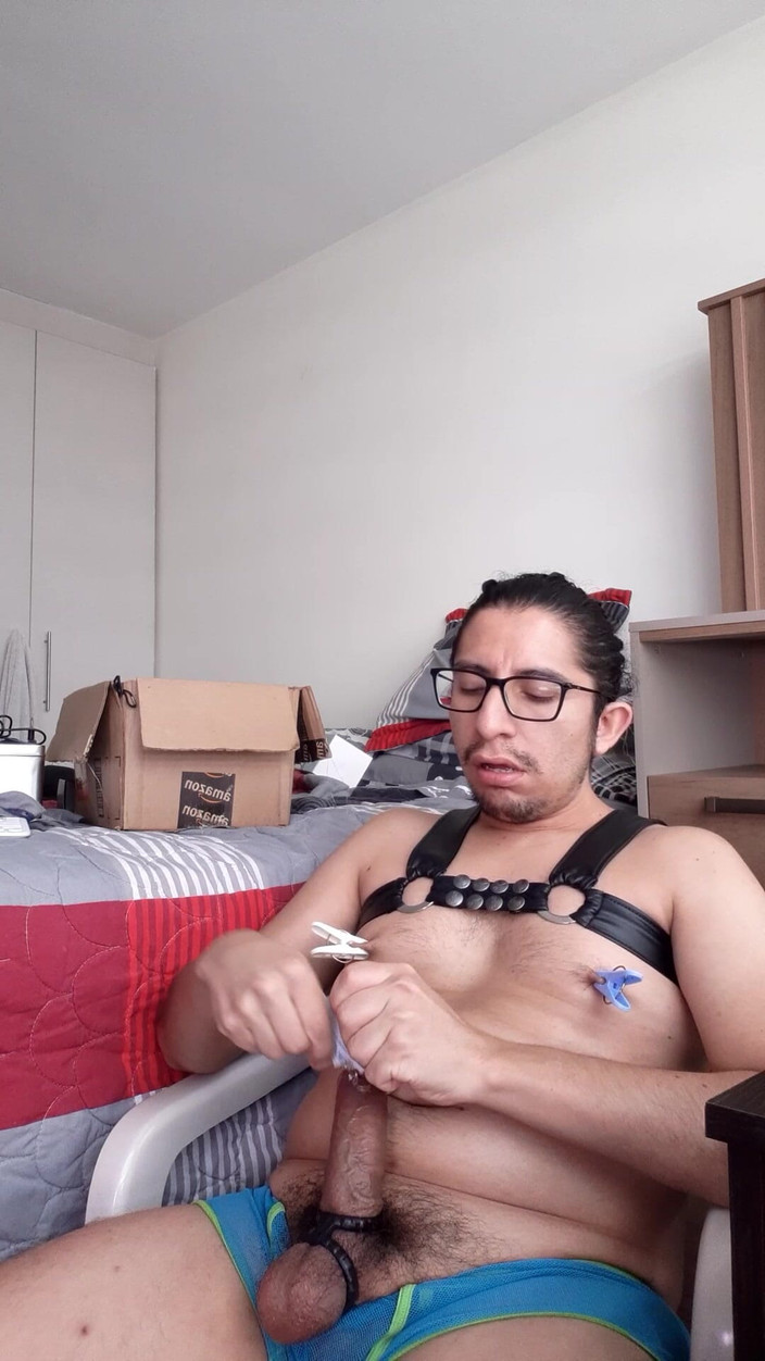 littlelatinhunter: 나는 점점 더이 젖꼭지를 짜내고 싶다. 나를 도와주는 노예?