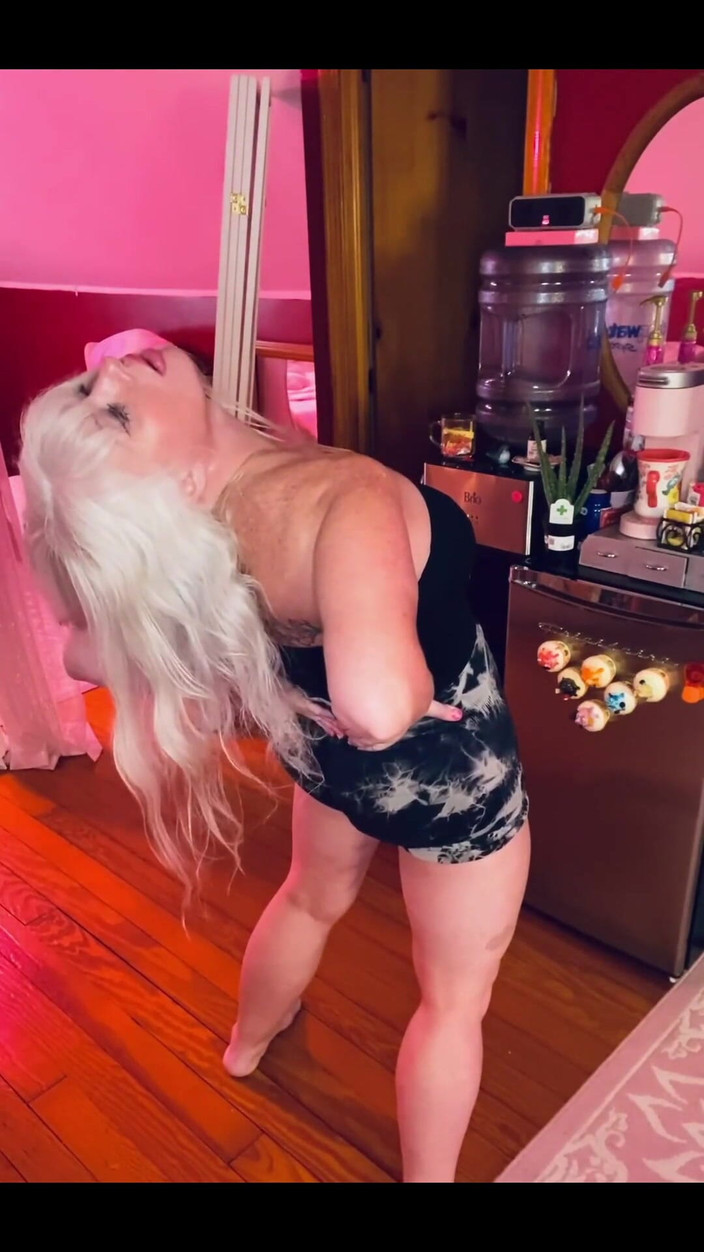 PaintedRose: Étirement stupide doux et sexy, je parie que vous connaissez...