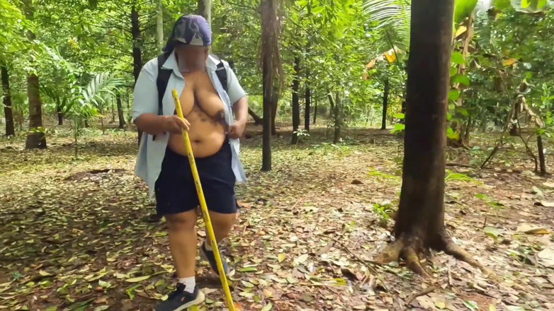 Anne Ipe: House Wife on Vacation, Walking Naked in Jungle. Exposing Her...
