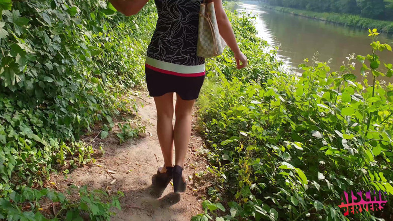 Aische Pervers: Fucked on the side of the river