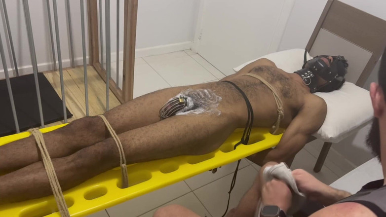 Rope Hunter: La schiava legata viene rasata e preparata per l'inizio della...