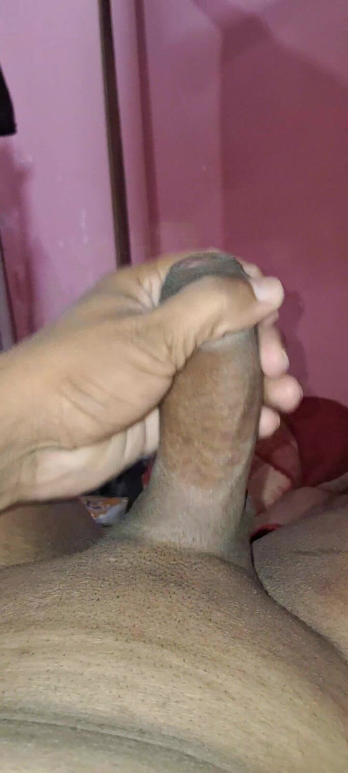 Rajveer Bhumihar: Un jeune villageois indien au corps physique fait une branlette.