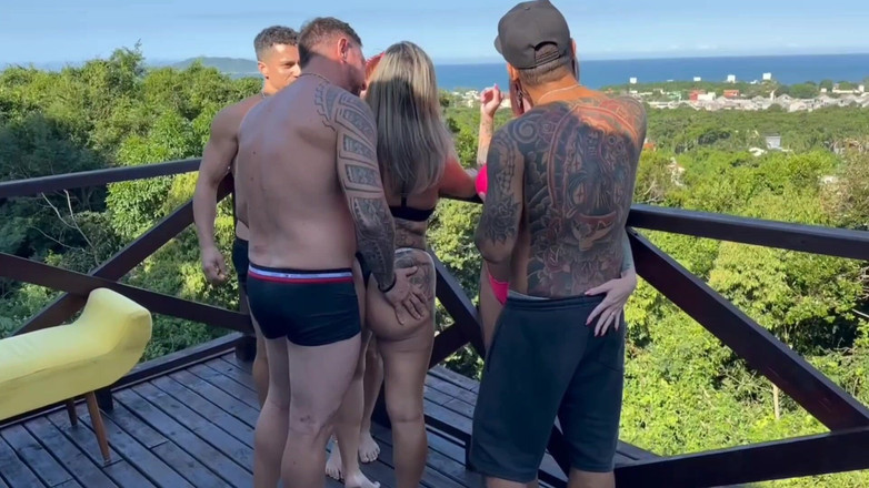 Oabate: On a appelé des salopes coquines et on les a...