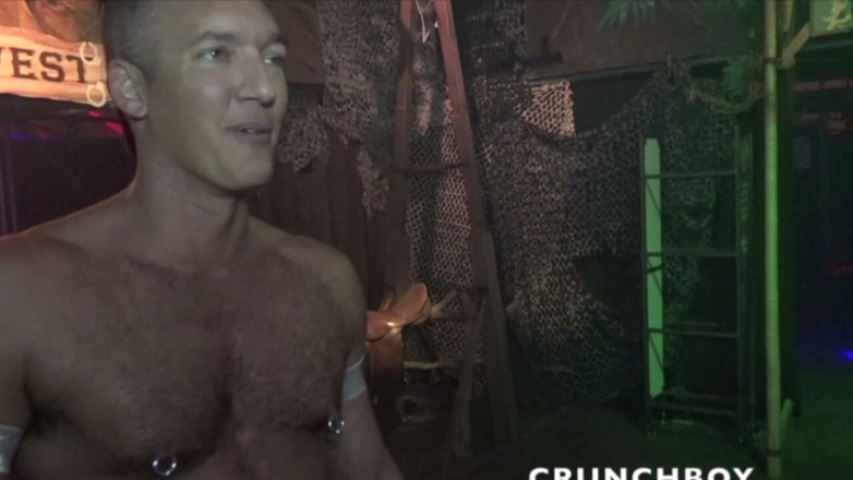 NEW BAREBACK GENERATION 2022: Jovem Submisso Fodido Por Um Cara Musculoso e Peludo