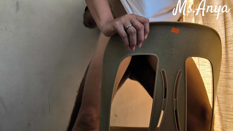 naanya: 老大哥太兴奋了，他立即在门口下车。