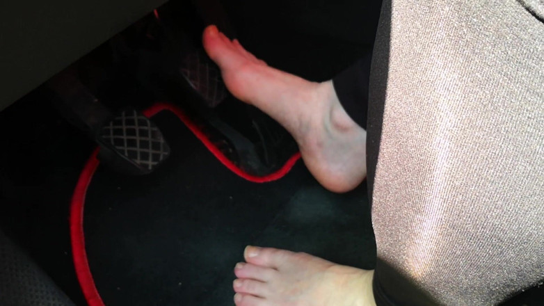 Bouncy Tits Action: Pedal pumping