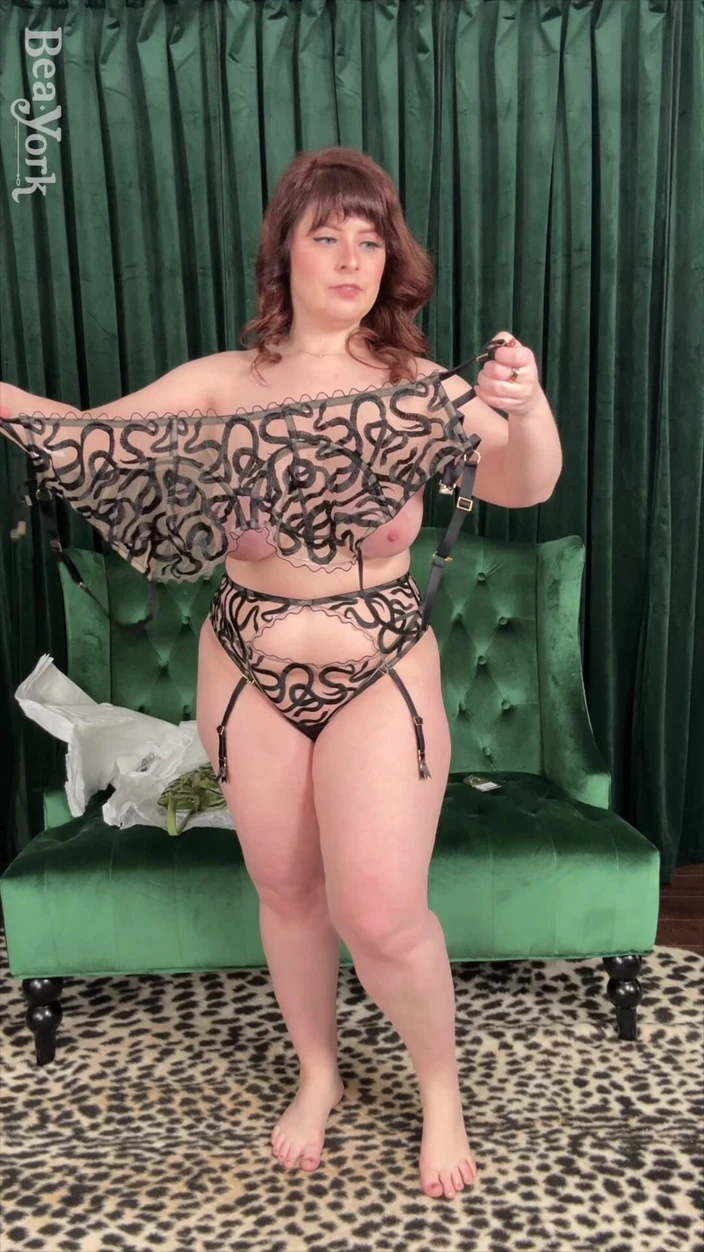 Studio pia dessous anprobieren video mit Bea York, Bea York: Softcore,  Rothaarig, Große natürliche Titten, Amerikaner, Solo Porno Video | Faphouse