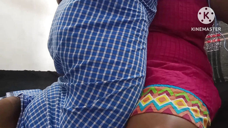 Santhi89: Můj bývalý přítel šuká v mém domě Moje velká prsa Sexy...