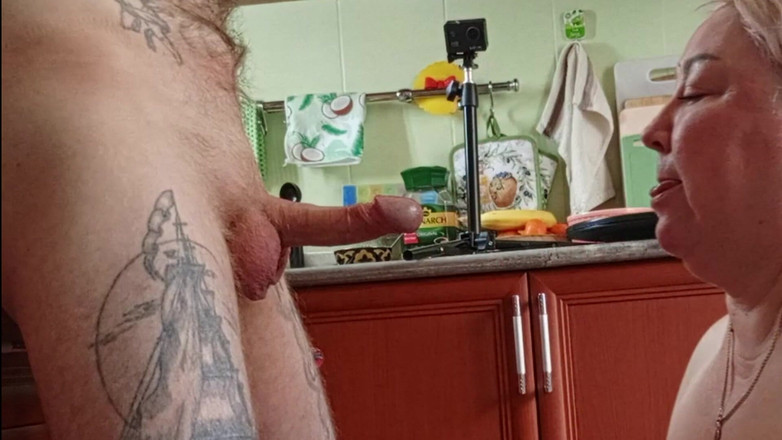 Zona901: Szarpię się i ssę kutasa mojego zięć i dostaję porcję...