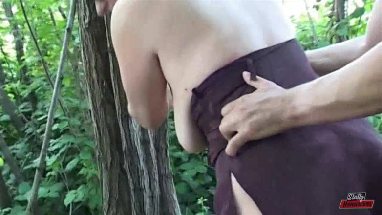 Vere Casalinghe Italia.: Horny brunette gets banged by two guys