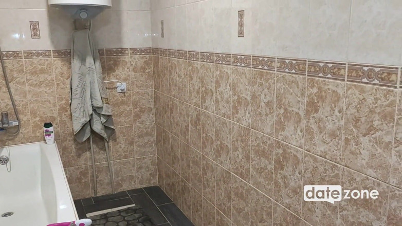 Datezone: Hot MILF shaves her pussy and masturbates in the bathroom