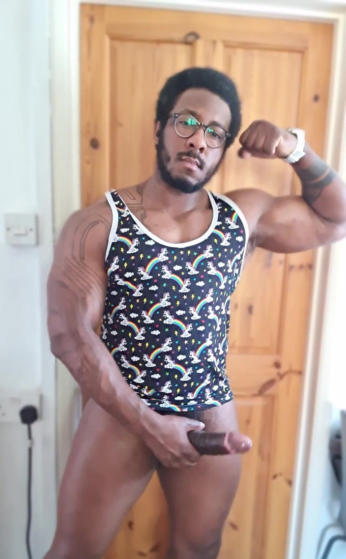 Amadeus: 내 레인보우 조끼를 좋아해 7월 4일 늦게 행복해