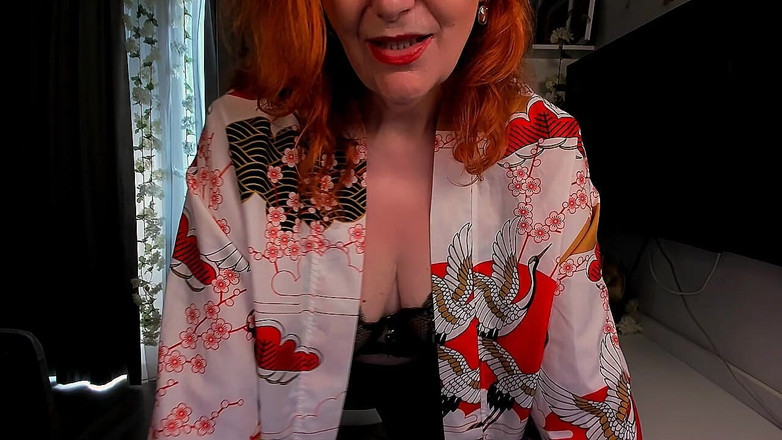 Almaz FireFox: 红色鞋子，蕾丝和透视紧身衣手表，而你可以