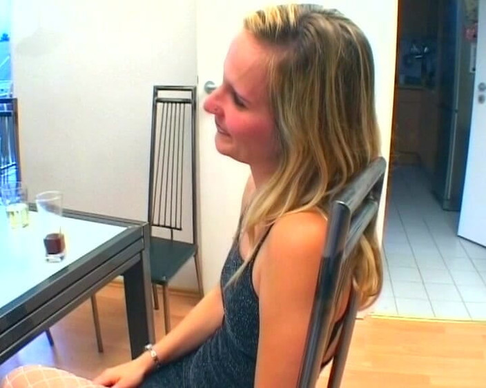 German's Young Babes: Döl yiyen sarışın kız oyuncu seçmelerinde amını gösteriyor