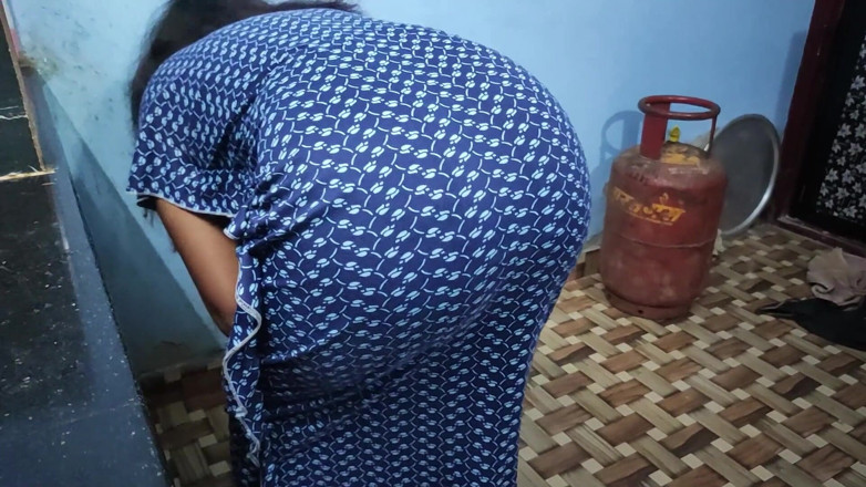 Vaigavarun45: Hijastro seduce y folla duro con la madrastra mientras su...