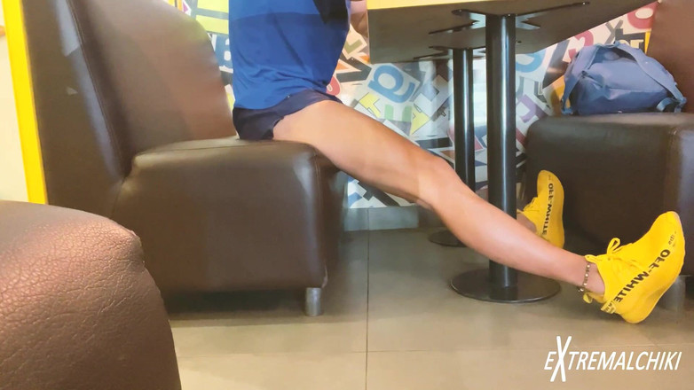 Extremalchiki: 公共鸡巴流出男孩。