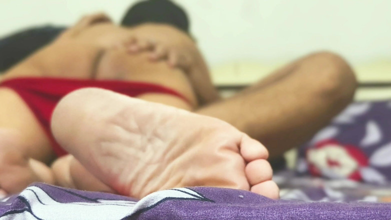 rruh_2024: Hintli desi eşcinsel erkek arkadaş oda arkadaşını sikiyor