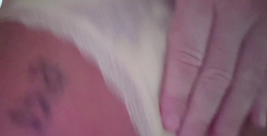 Natalie K: Toketku gondal-gandul, pamer pantatku dan ngusap memekku, ngusap toket dan...