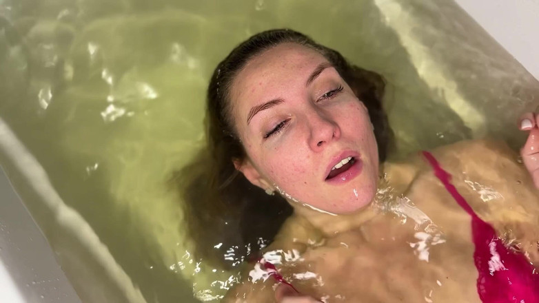 Hottie goddess: Înmuiarea frumusețe o sirenă Lupta Tăcut