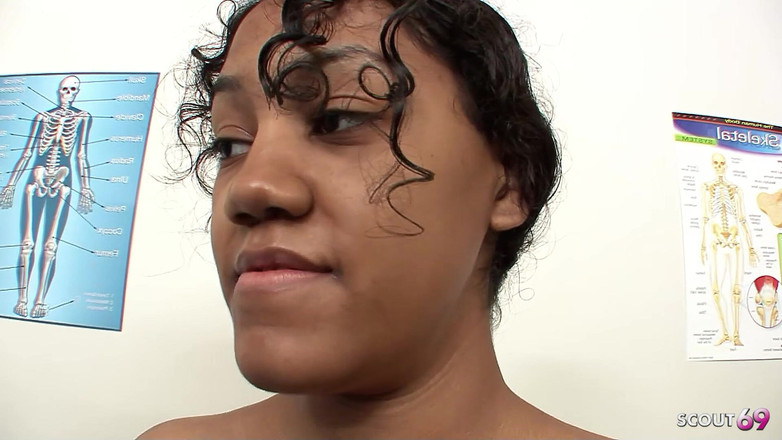 Full porn collection: Latina-teen jasmin mit behaarter muschi von doktor mit großem schwanz...