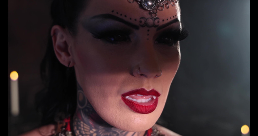 Darcy Diamond: Neon Vampire - başlangıç