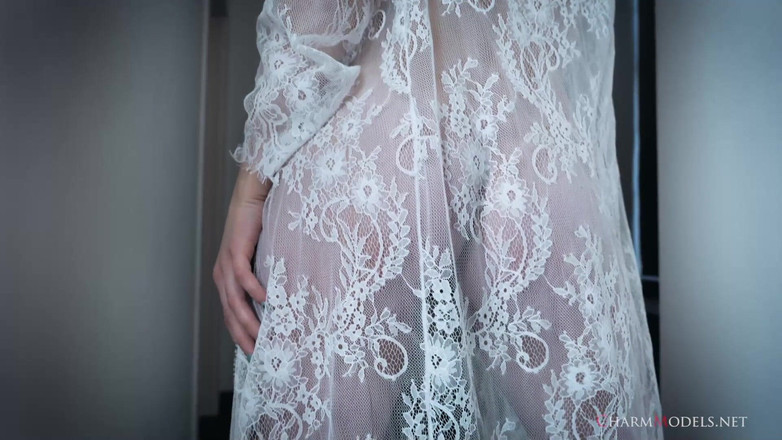 CharmModels: ジョジー・ライク・ホワイト・エンジェル・ウィズ・ネイキッド・ブレスト