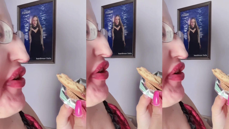 FinDom Goaldigger: Asmr sweet chocolate eating - asmr, окуляри, велетень, помада, великі губи, моу, їжа, фетиш обличчя, довгі нігті