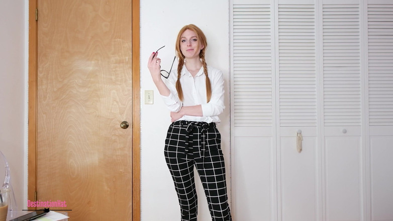 Destination Kat: Een goede vrouw zou haar tieten uitbreiden