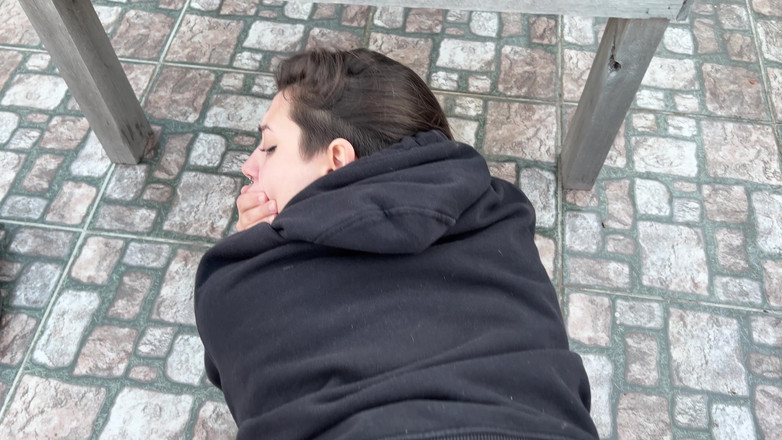 Sr Mono y Alba: 丁寧！近所の人たちが私たちを見ているかもしれません...でも今はあなたのチ○ポをしゃぶりたい!