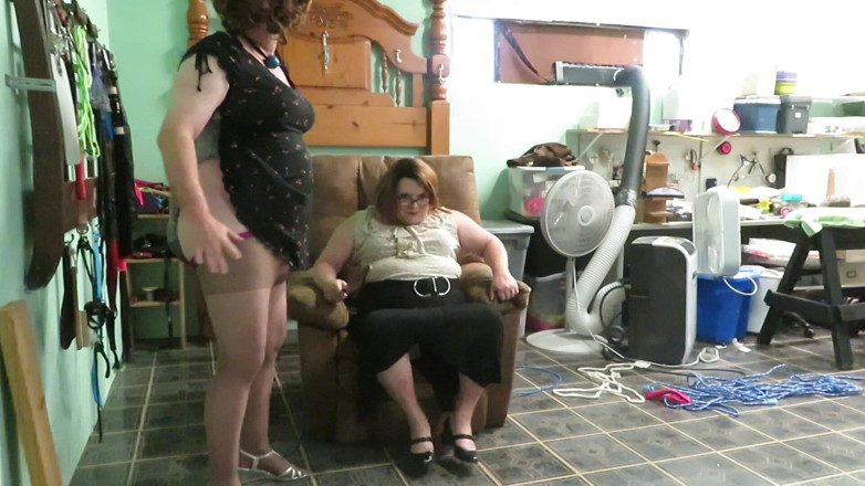 BBW nurse Vicki adventures with friends: Бебі тренується сіссі з оральним сексом з новим рабом Бріттні