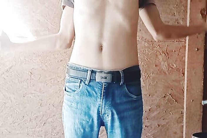 WolfGV: Chico gay masajeando su pene