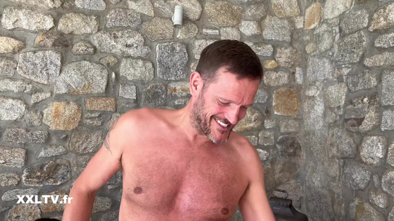 XXLTVFR: Orgie sauvage dans une villa à Mykonos