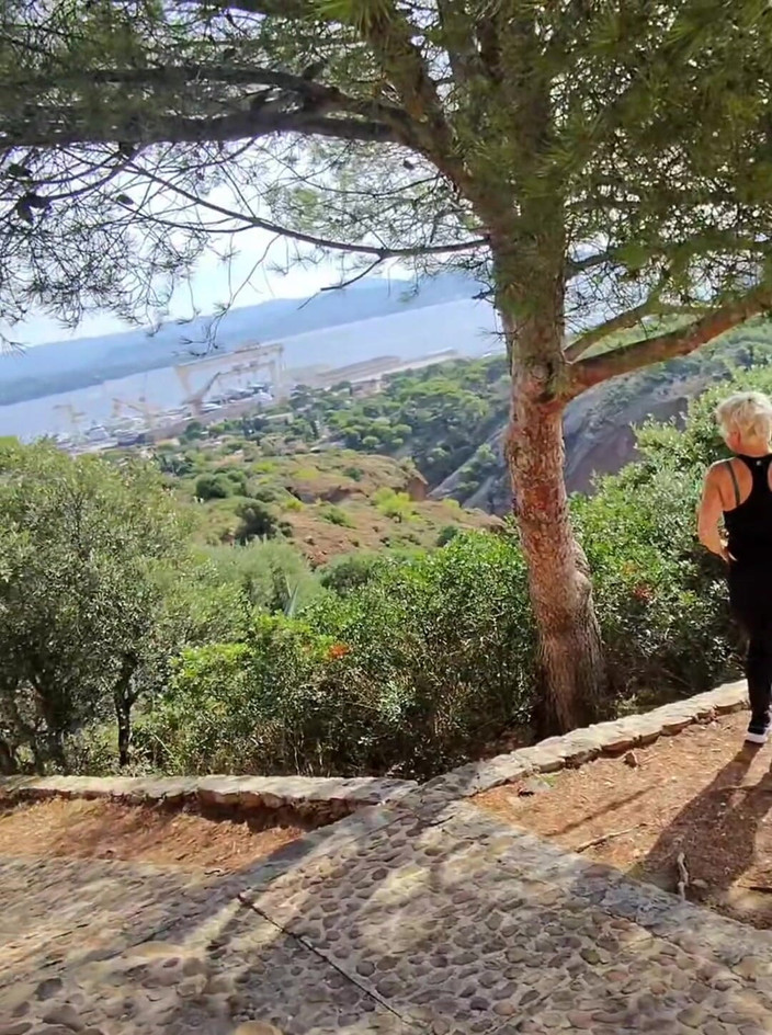 Sofy13: Îmi place să se expună în mijlocul naturii cine știe că s-ar...