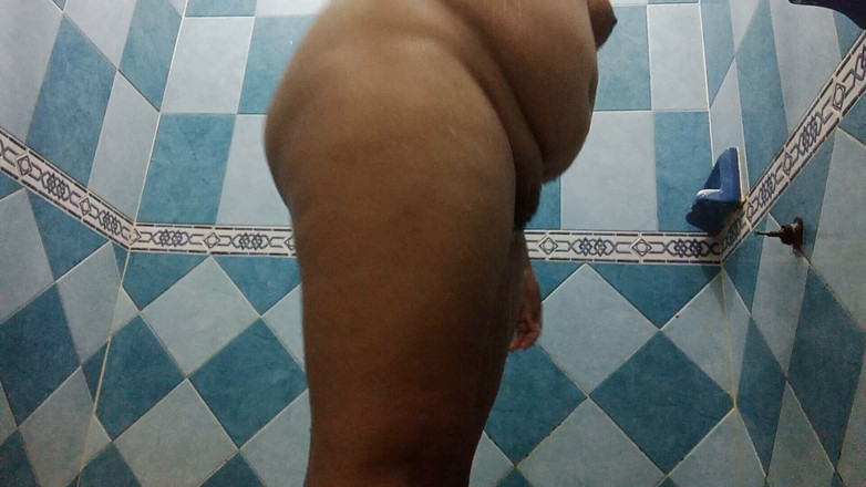 Karmicoxv: Pulchna żona w łazience