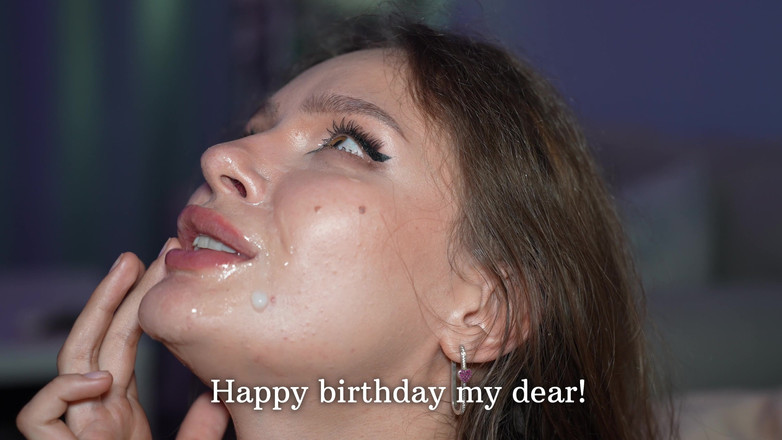 Alexa Poshspicy: 我的继母忘记了我的生日。强大的喷出。在脸上