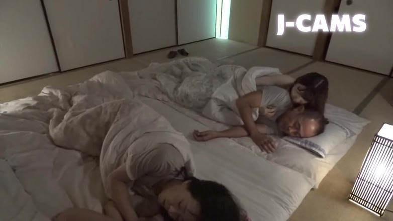 J-Cams: Suocero, Stai guardando troppo le Mie mutandine! - C