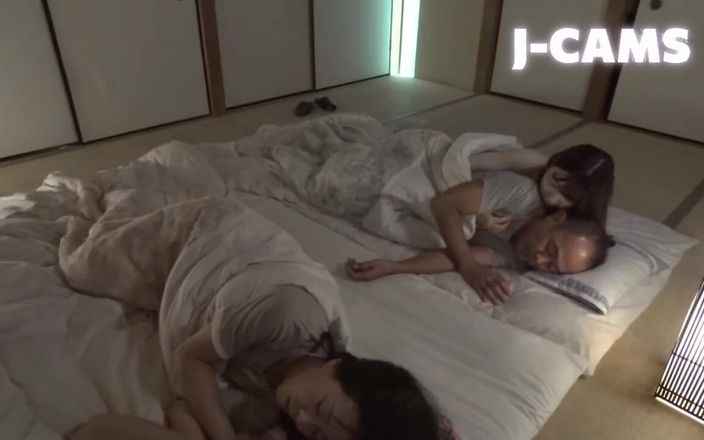 J-Cams: Свекруха, ти занадто багато дивишся на мої трусики! - C